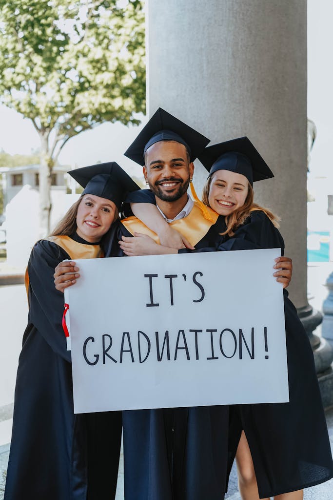 how to get a job in Pakistan after graduation