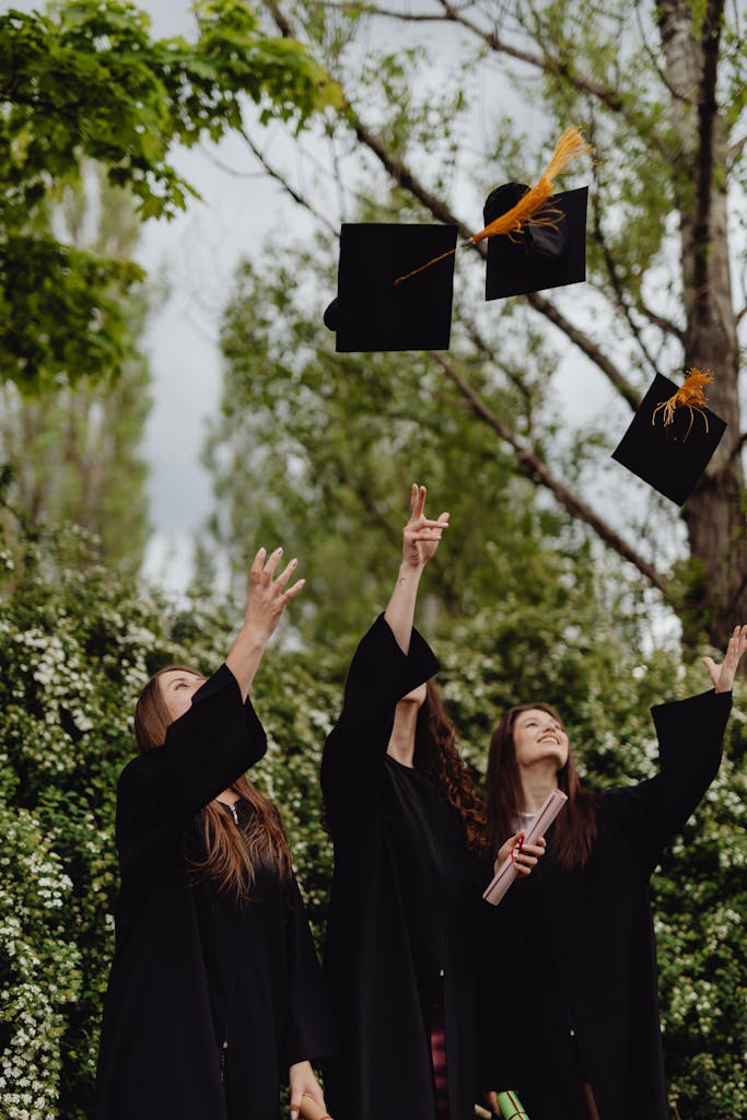 how to get a job in Pakistan after graduation